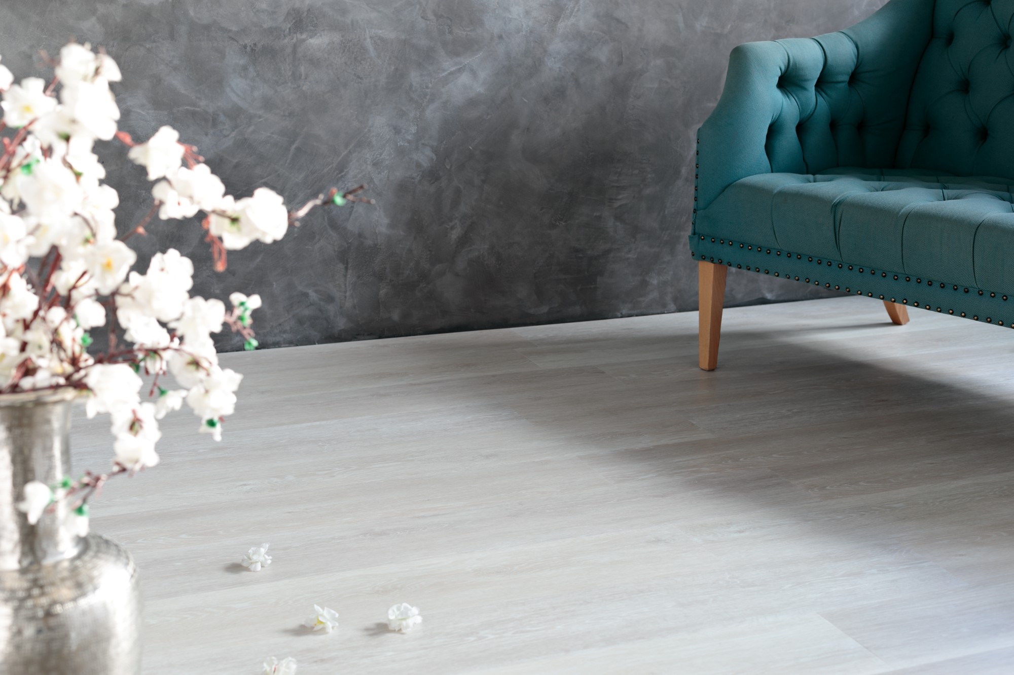 Кварцвиниловый SPC ламинат Aquafloor Quartz AF3501QV 1220×180×3,5 фото в интерьере